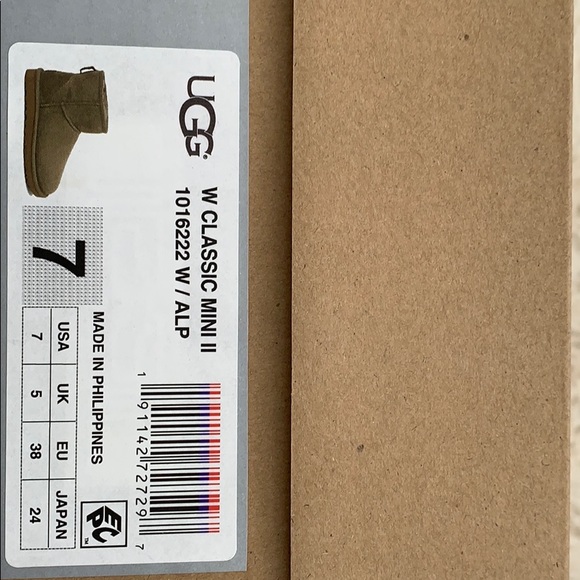 UGG classic mini 2 genuine shearling lined boots - Picture 7 of 8